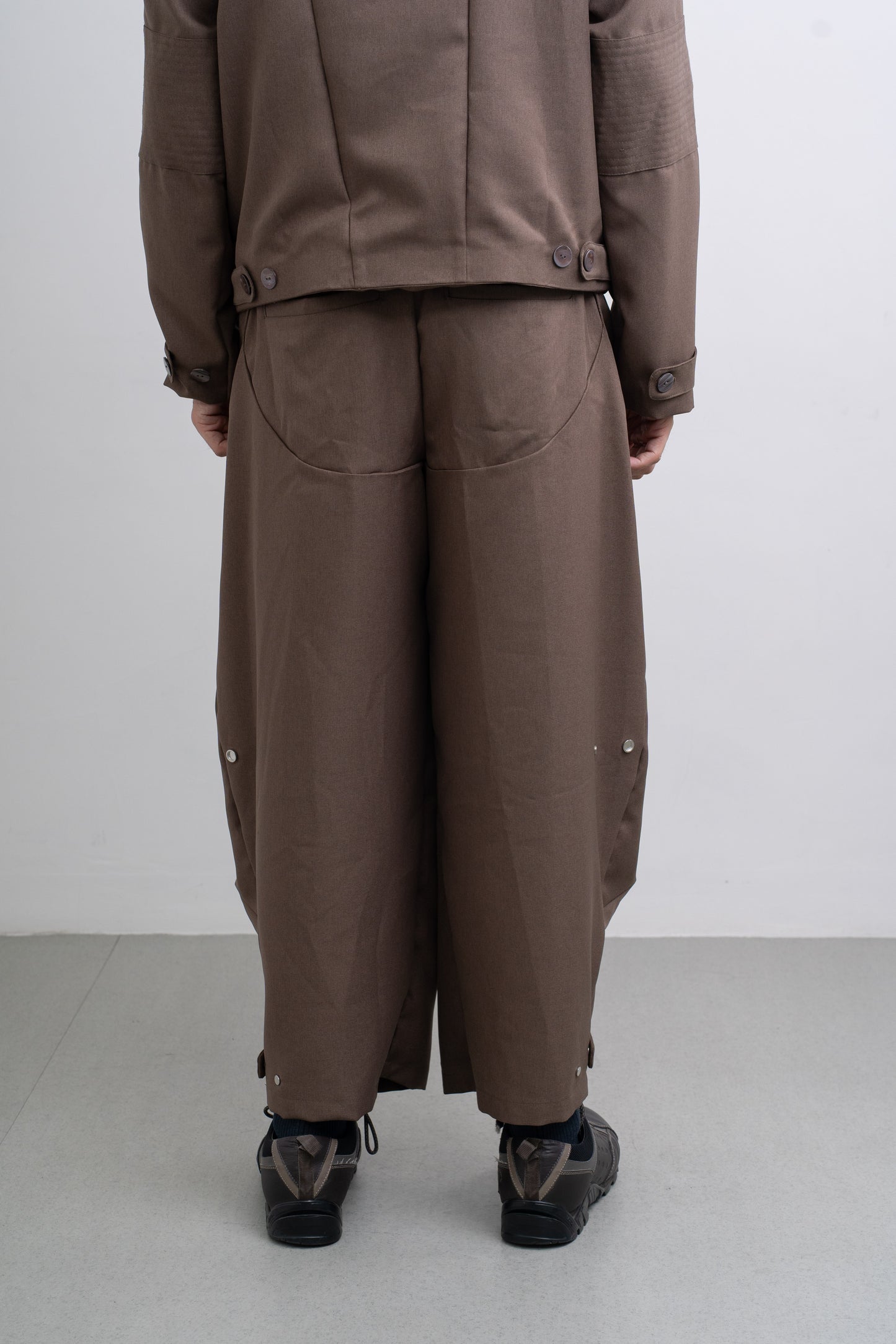 "ARC" TROUSERS - TAUPE BROWN